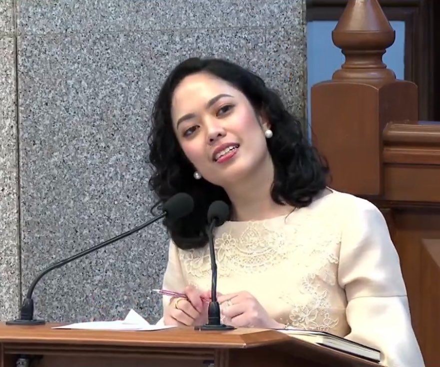 Hori7onVinciCat's tweet photo. Prosecution team- Beauty and brains… very pleasant and calm
yung kabila.. brains na nga lng di pa ginamit nang tama 🤣
Requirement ata pag defense ka… matalim ka tumingin, try nyo minsan mag smile
#impeachment
#VPontrial https://t.co/foYnin6Nz9