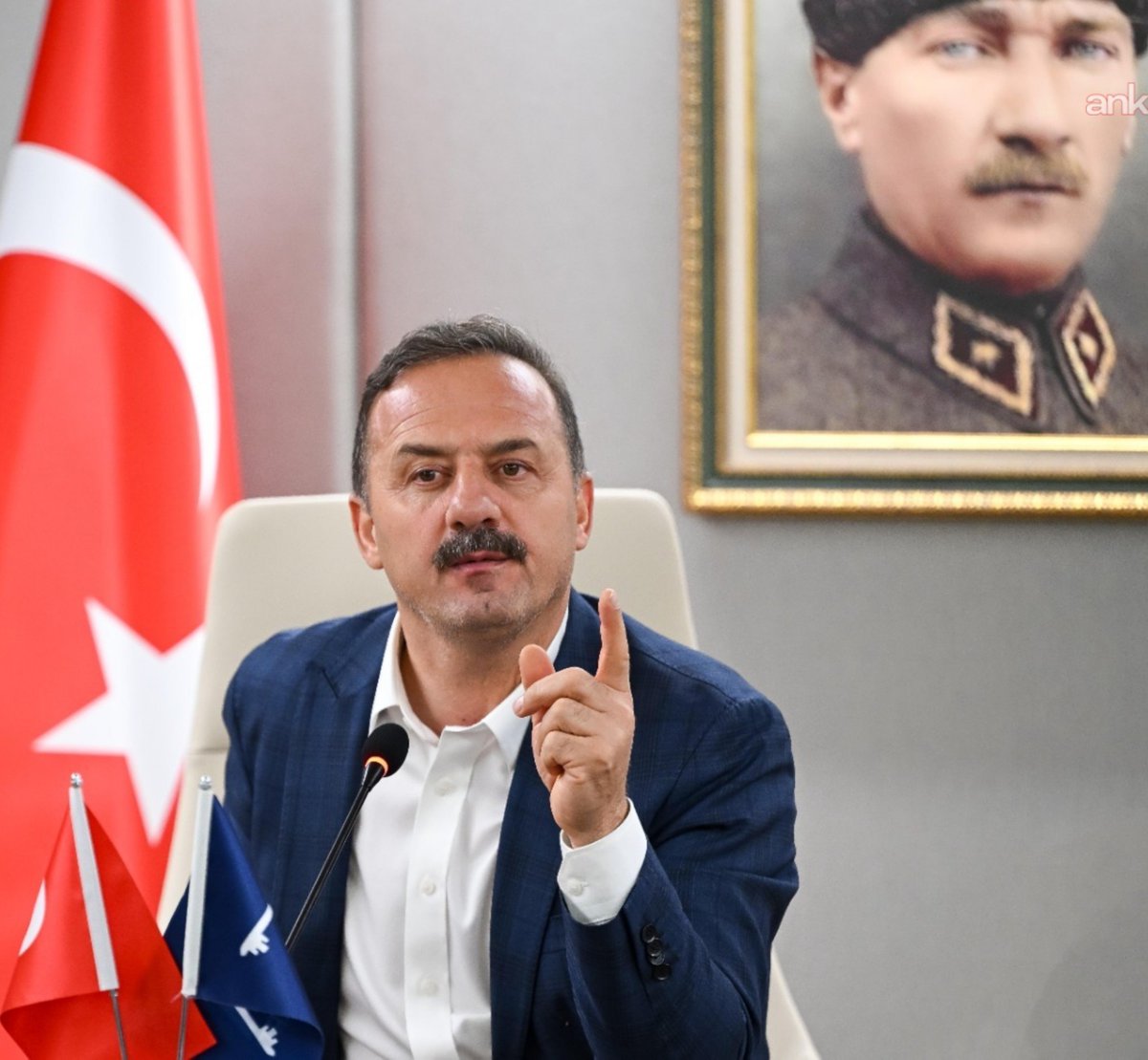 onderreis_10's tweet photo. Türkiye’ye aday çok, Türk milletine aday az.

Cumhuriyeti, üniter devleti, Türkçeyi ve 86 milyonun ortak kimliğini pazarlığa açtırmayacak bir irade gerekiyor.

Bu yarışın en iddialı ismi Yavuz Ağıralioğlu’dur.

Mesele koltuğa oturmak değil, devleti ayağa kaldırmaktır. 🇹🇷 https://t.co/uuwGr8aXUh