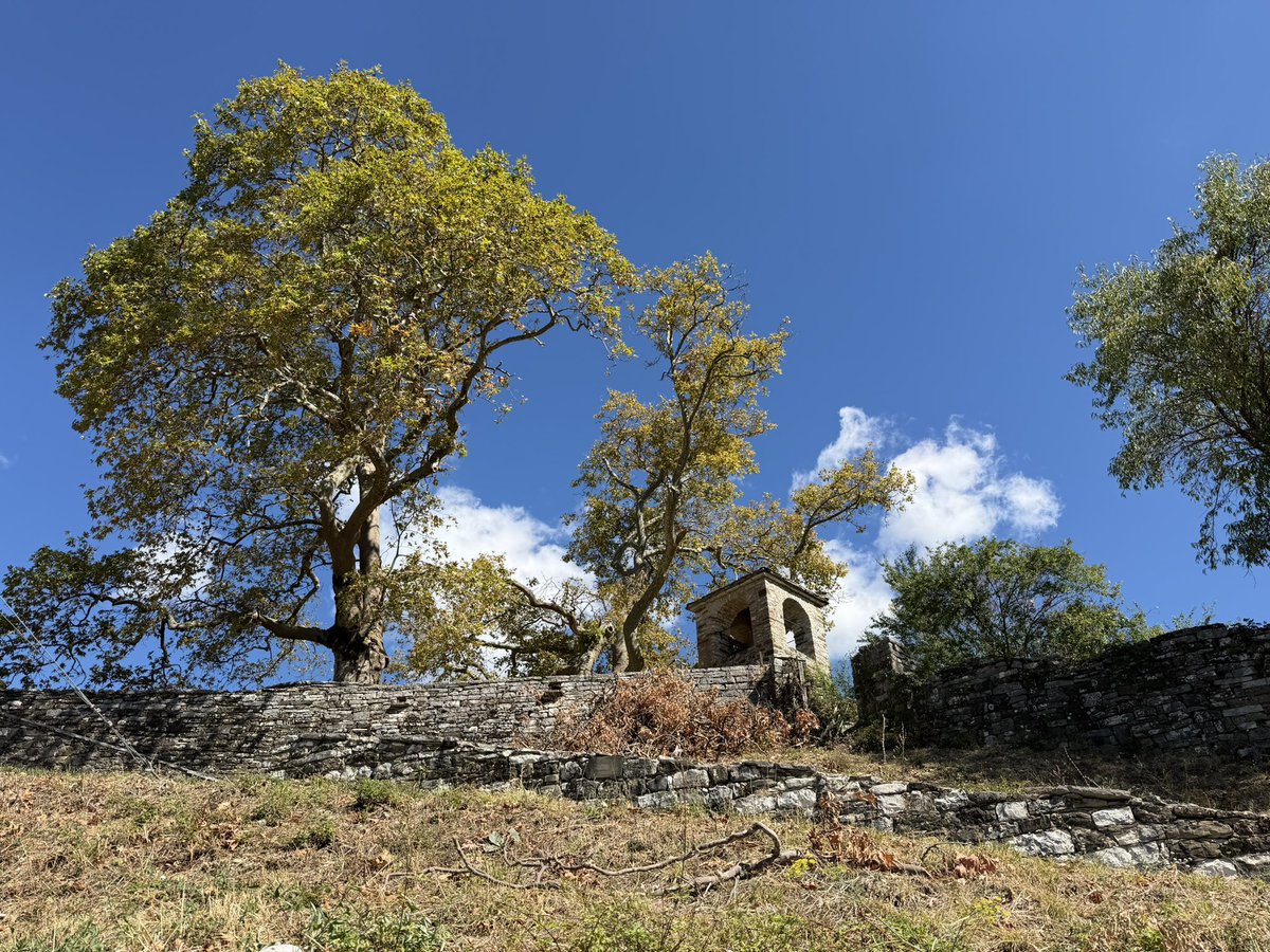 jrambaud's tweet photo. La subida a los #Papingo ( Megalo y Micro) Aldeas de montaña a 1000 m cara norte del macizo del #Tymphi #Pindo #Zagoria #Greece #Grecia https://t.co/EjS3f3KyAG