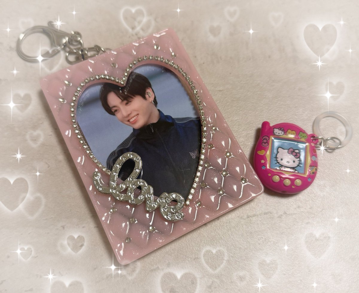 rumi_jk91's tweet photo. 仕事から帰ったら
可愛いはーちゃんの𝙻𝚘𝚟𝚎トレカケースが届いてました💌𓂃𓈒𓂂𓏸
可愛いチャームも一緒に💗
はーちゃん いつもありがとう
(︎✿ᴗ͈ˬᴗ͈)

@deco_haaachan https://t.co/tB75sXO5vv