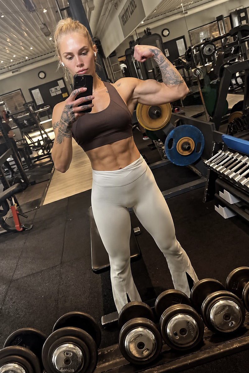 ShreddedAmanda's tweet photo. Monday madness #newprogram on my app 👇🏼
Weak To Strong https://t.co/Zqy4oAUqD7