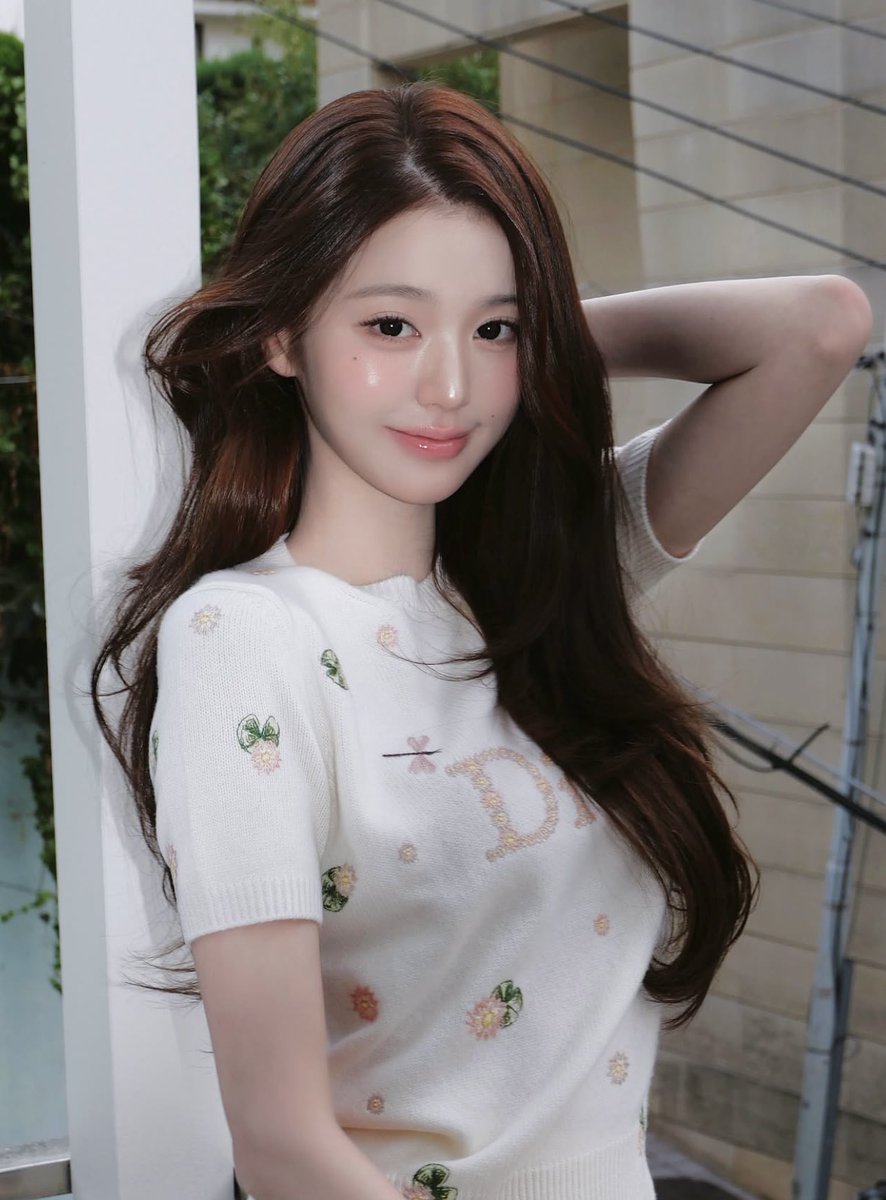 ling_wrsc's tweet photo. น้องวอนยองหมดสัญญากะ amuse ละหรออ เห็นช่างมาลง dior beauty หมดเลย แต่เหมาะมากกๆๆ https://t.co/uLawwADG5w