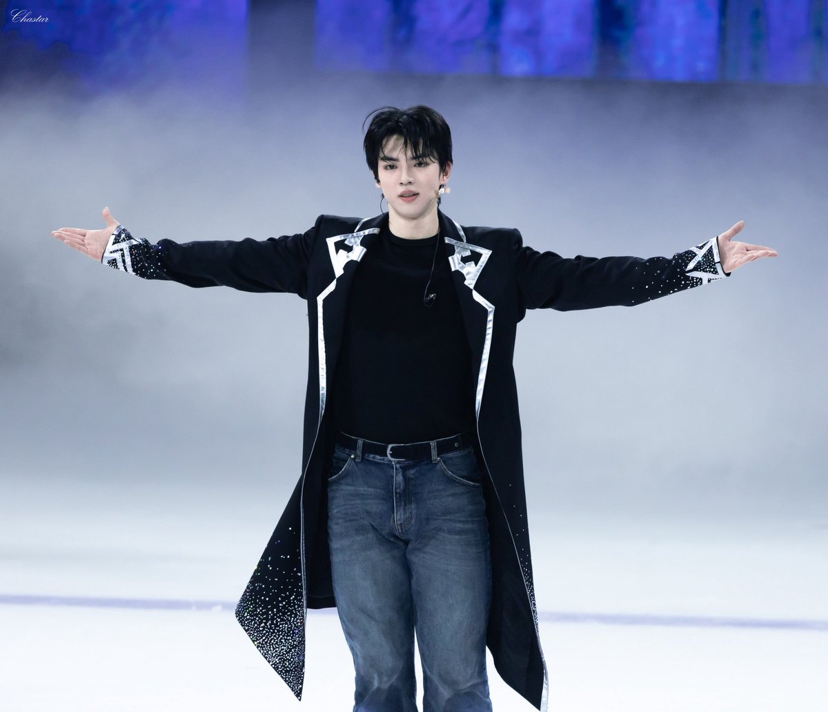 dhk_cha_cha_cha's tweet photo. 260814 나 혼자만 레벨업 on ICE 커튼콜

성진우 役 #차준환

저 높은 벽 너머 별을 가질 거야 https://t.co/3H65h5O6q5