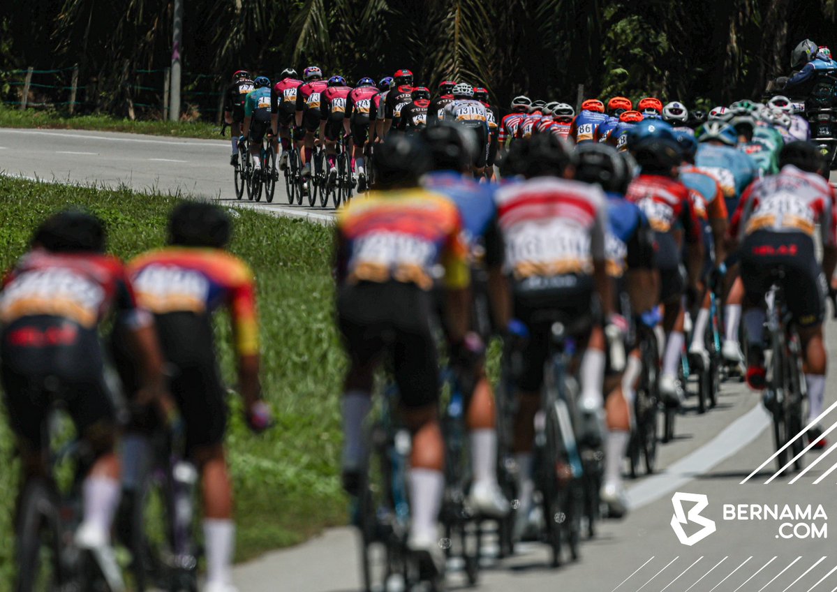 bernamadotcom's tweet photo. #Taiping #Yan Aksi peloton pada peringkat kedua perlumbaan Le Tour de Langkawi (LTdL) Malaysia 2026 dari Dataran Warisan Taiping ke Gunung Jerai, Kedah hari ini.
Peringkat sejauh 145.6 kilometer itu berakhir dengan pendakian ke puncak Gunung Jerai.
📸fotoBERNAMA
#BernamaNews https://t.co/IHAESVgFHW