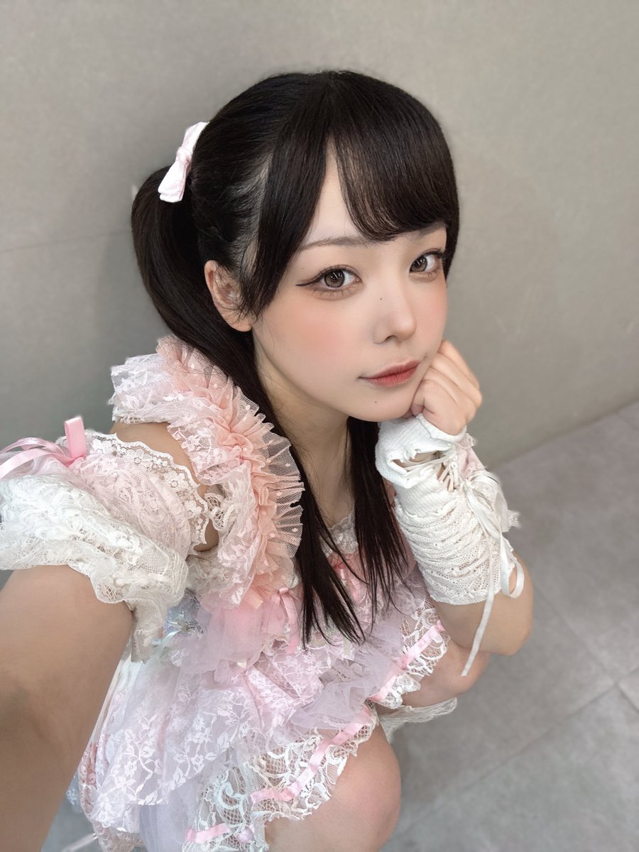 oresama_pappara's tweet photo. 私ってデビュー時と今結構違くて
負けず嫌いで執着しまくってるうちに勝手に今に至ったんですけど
正直できるはずな事はまだ沢山あって、追いつけなかったり甘えてしまっているところもあるんだけど
完璧な人間ってこの世にはいないじゃん？
何が言いたいかって言うと私の成長見守ってくれませんか！！ https://t.co/TiZv9gfWNg