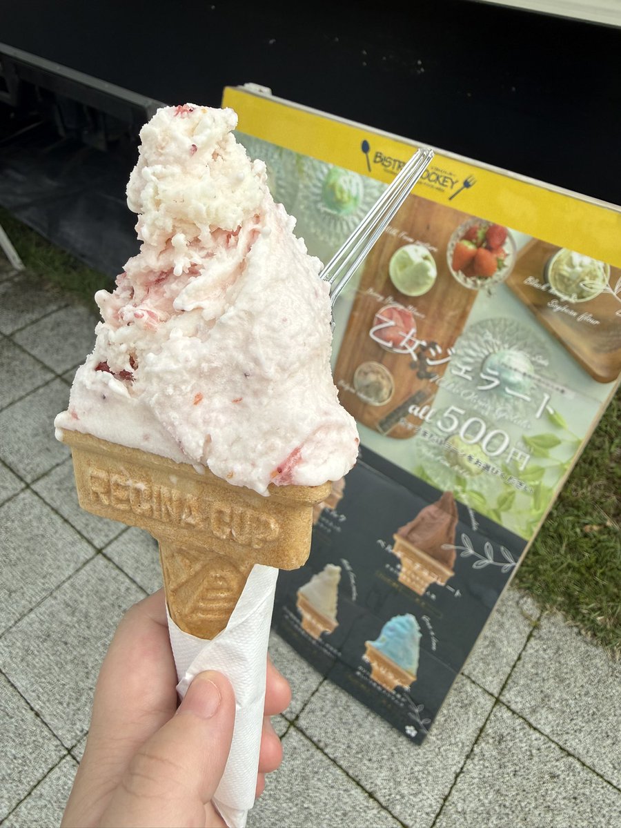 hiro526fp's tweet photo. 遠征先のおいしいものたち😋
ペニーレインのレストランは初めて！
今度はゆっくり行きたいな🍞
餃子はいつものバリスで🥟
ジェラートもちゃんと栃木産とちおとめでした🍓 https://t.co/Y8E0jjXt85