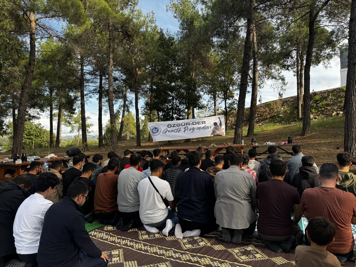 gencozgurder's tweet photo. Beykoz’da düzenlediğimiz piknikte kardeşlerimizle bir araya geldik.

Bizi kardeş kılan Rabbimize hamd olsun! https://t.co/QsbMb2MMx4