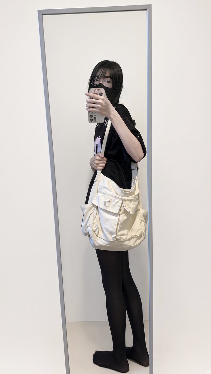 Tamiko8110's tweet photo. 想找個
不掉襠  舒服 不用太常更換的連褲襪
是種奢求嗎
問問大家的褲襪都是怎麼挑的(´；ω；｀)

#男の娘 #伪娘 #femboy https://t.co/SjY8b7MfKk