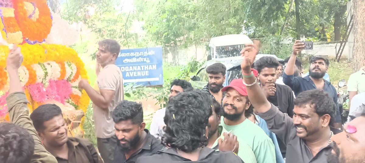 DareAzar25's tweet photo. அண்ணன் இறுதி ஊர்வலம்💔🕯️😭

#RipAarambamBalaji https://t.co/RGBSo7W8tb
