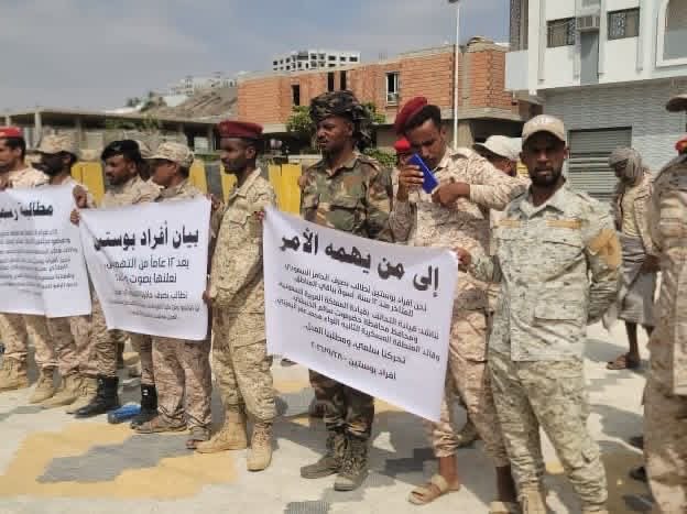 MetbenAli's tweet photo. يحدث الآن| وقفة احتجاجية سلمية لـ جنود النخبة الحضرمية في مدينة المكلا للمطالبة بإنصافهم ونيل حقوقهم المشروعة أسوة ببقية القوات والتشكيلات العسكرية في المحافظة . https://t.co/3SiXa7sQcv