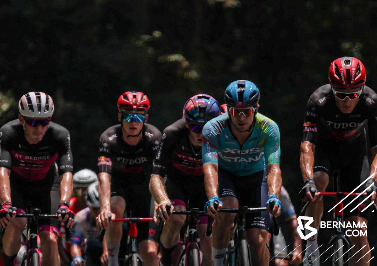 bernamadotcom's tweet photo. #Taiping #Yan Aksi peloton pada peringkat kedua perlumbaan Le Tour de Langkawi (LTdL) Malaysia 2026 dari Dataran Warisan Taiping ke Gunung Jerai, Kedah hari ini.
Peringkat sejauh 145.6 kilometer itu berakhir dengan pendakian ke puncak Gunung Jerai.
📸fotoBERNAMA
#BernamaNews https://t.co/cKza0xvQuL