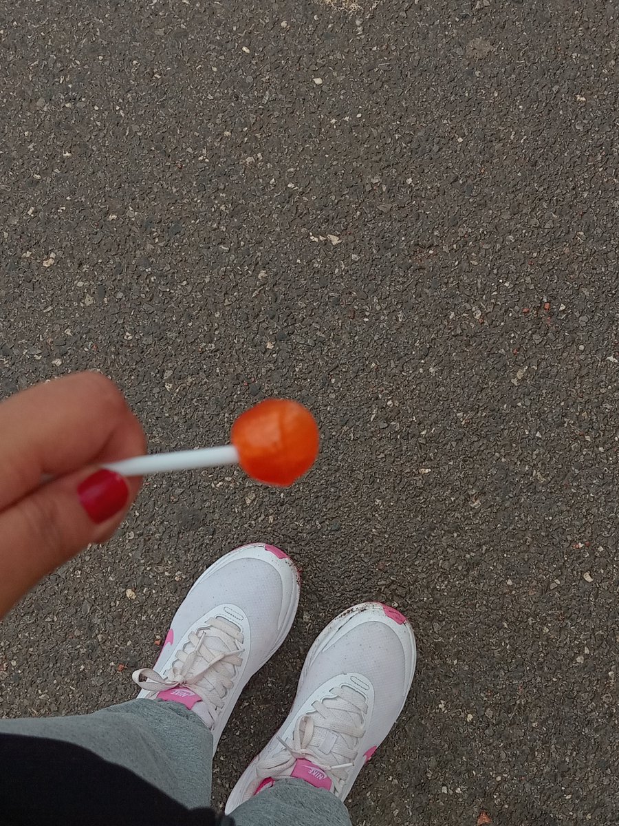 Solmee8's tweet photo. Went on a morning run and rewarded myself w a lollipop #healing https://t.co/1dsLRq3DSf