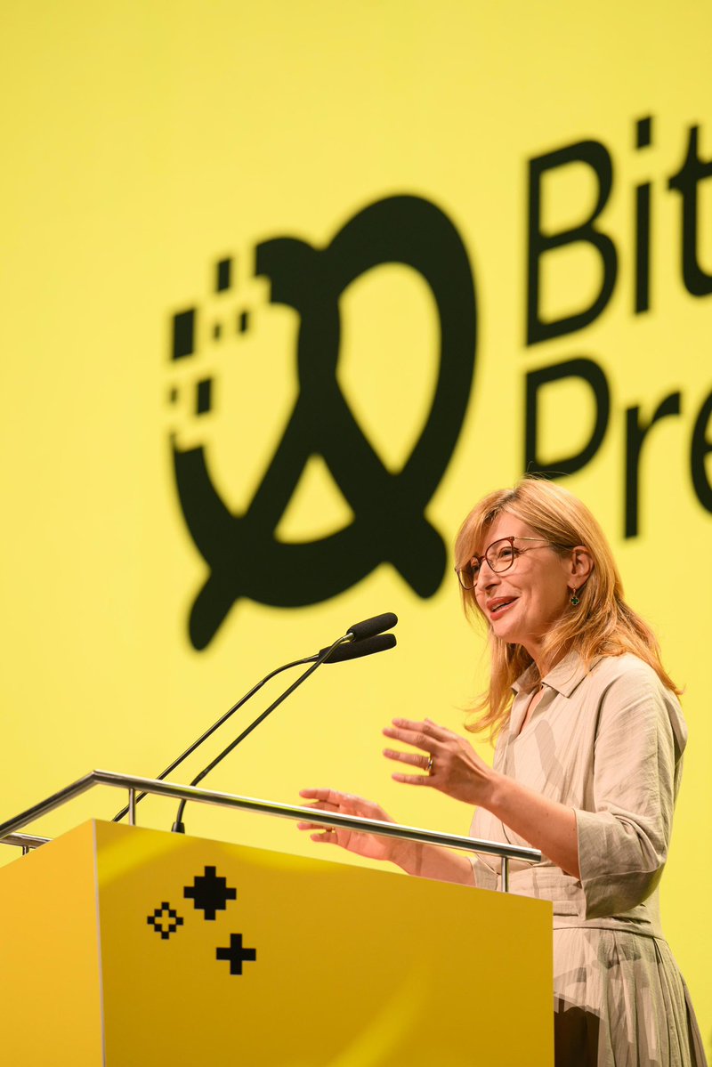 EZaharievaEU's tweet photo. Happy to speak at #BitsAndPretzels today.

My message: Europe has the innovators. Now we need to help more of them become global champions — and scale successfully from Europe. (1/4) https://t.co/a4tUKiIrfu