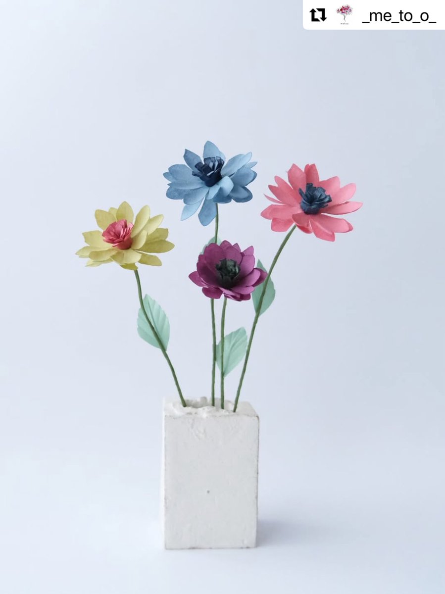 soeurs_y_a's tweet photo. あらかじめこちらで用意したパーツを使用して画像の様なお花を2本組み立てていただく内容です
自分の手から生まれるお花
それぞれのパーツが組み合わさって一つのお花に仕上がっていく様子を楽しんでいただけたら幸いです✴️

①10日(土)14:30〜
②11日(日)11:30〜
③17日(土)14:30〜
④18日(日)11:30〜 https://t.co/CSkuEL2MWv