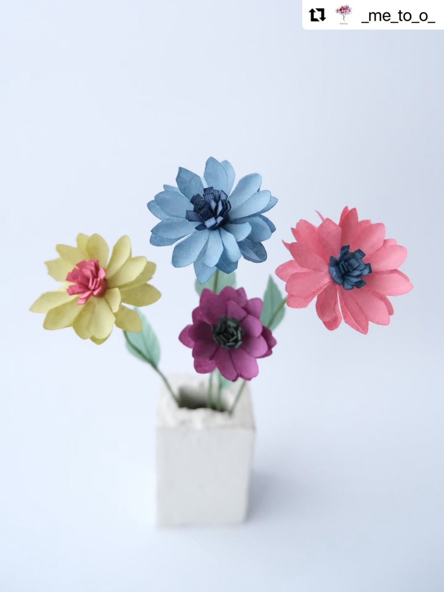 soeurs_y_a's tweet photo. あらかじめこちらで用意したパーツを使用して画像の様なお花を2本組み立てていただく内容です
自分の手から生まれるお花
それぞれのパーツが組み合わさって一つのお花に仕上がっていく様子を楽しんでいただけたら幸いです✴️

①10日(土)14:30〜
②11日(日)11:30〜
③17日(土)14:30〜
④18日(日)11:30〜 https://t.co/CSkuEL2MWv