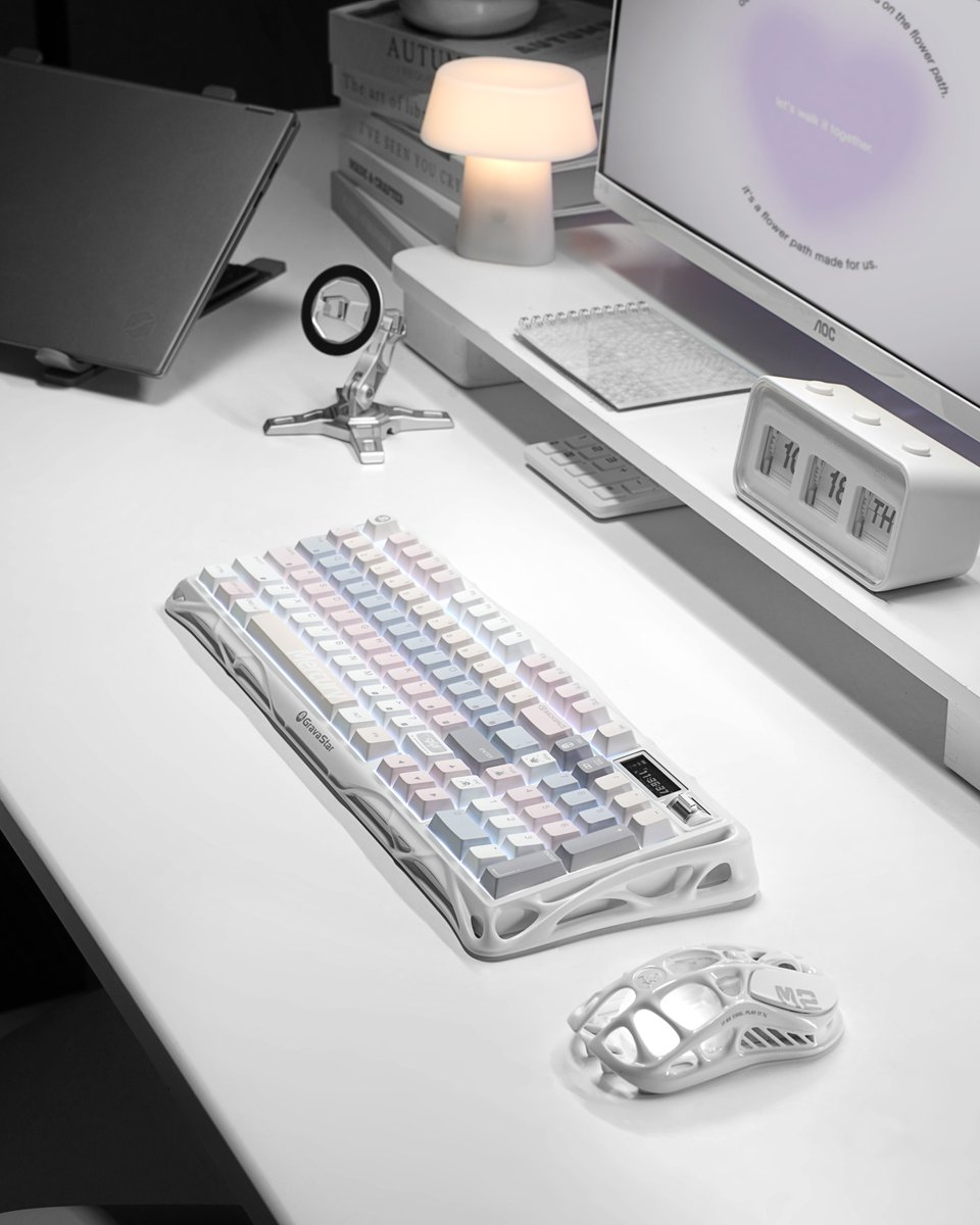 GravaStar_'s tweet photo. A little pastel corner for my little keyboard. 🤍☁️🎀

Meet Mercury K98 – Pastel Whisper — soft, quiet, and way too cute for my desk. 🥹⌨️
.
.
#gravastar #mercuryk98 #gamingkeyboard #setup #keyboard https://t.co/4mr7jrZ3Ph