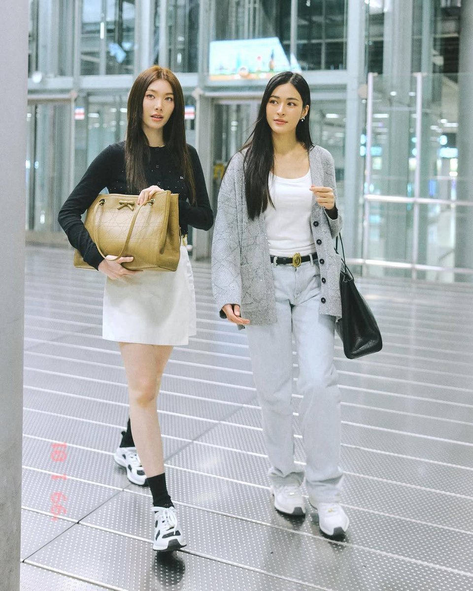 LingOrm_BH's tweet photo. This Paris Fashion Week, all eyes are ready for another beautiful Dior moment with LingOrm.✨

LINGORM FLY TO DIOR PFW
#LingOrmDiorAirportLook
#LinglingKwong #OrmKornnaphat
#LingOrm #Dior #DiorSummer27 #PFW https://t.co/uLa4dS0NMY