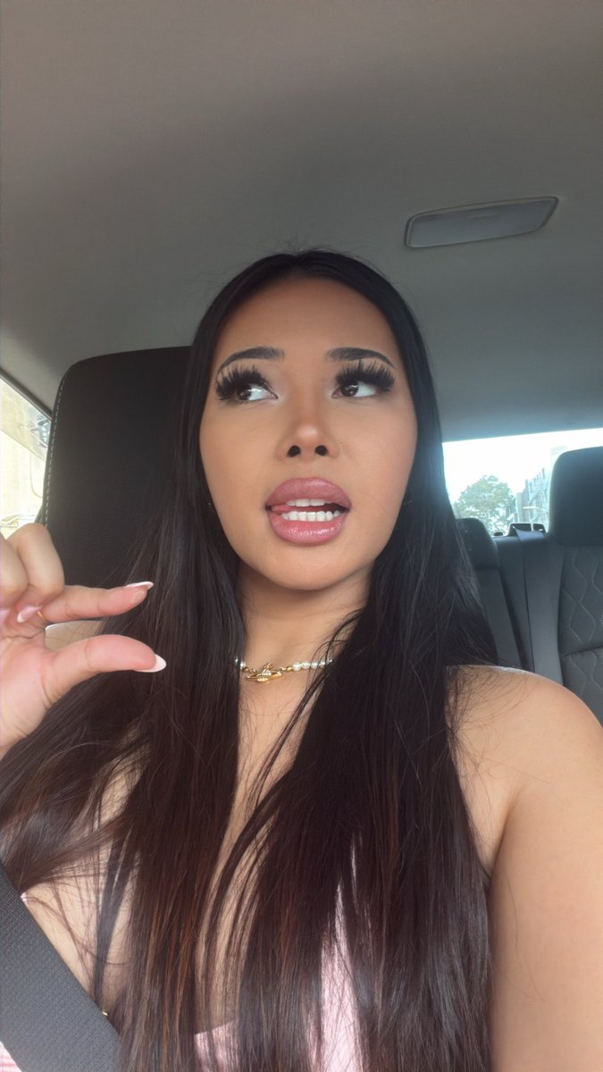 _GoddessRiri_'s tweet photo. YUCK that’s so small! https://t.co/IQDcPXtx1t