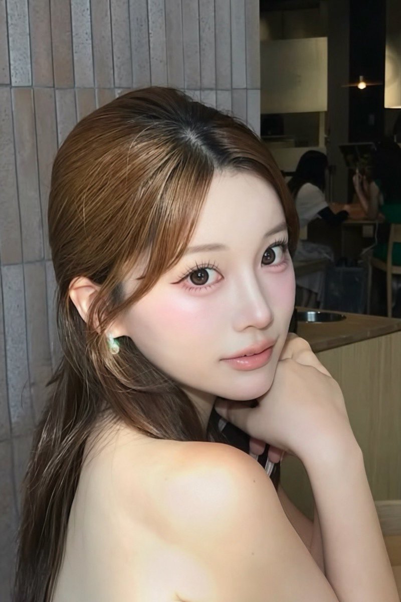 え、、普通に1ヶ月でこの変化すごくない??
下顔面ほぼ2分の1になって中顔面激短縮したんだがww https://t.co/6zGzz5XoAL