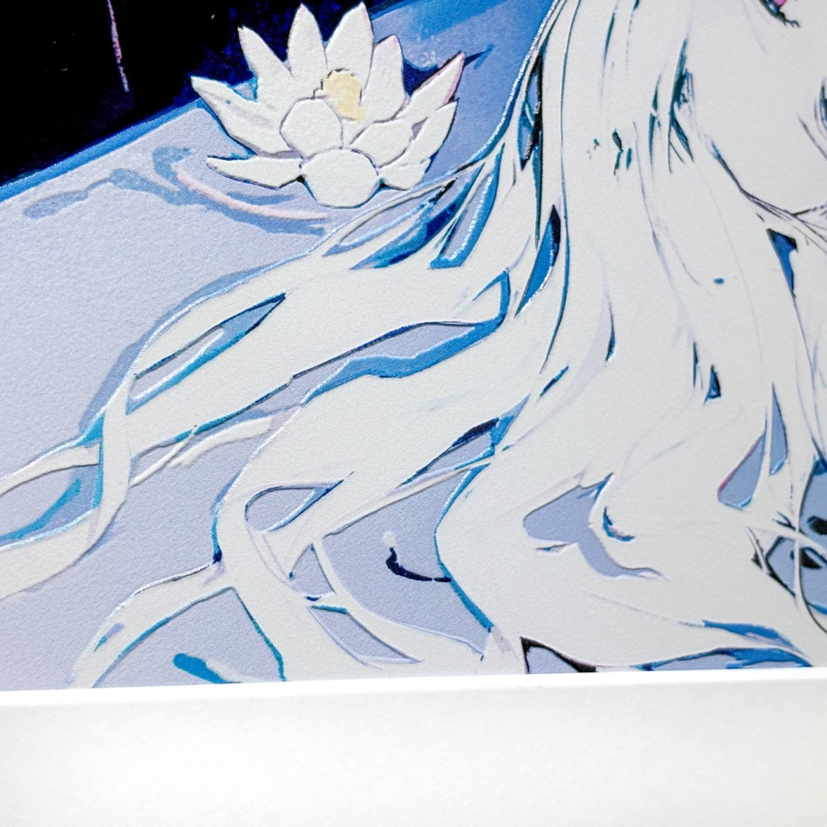 gaaat_art's tweet photo. 【ミツ蜂(@roundbee08)初個展、オンライン販売決定！】

ミツ蜂、初個展「擬花」を東京にて開催いたしました。

会場にて展示した作品のオンライン販売が決定いたしました！
見る人の感情に触れる、「ミツ蜂」の世界を感じられる作品となります。

また、会場で販売したグッズの一部も販売しております。
会場でご覧いただけなかった方も、お悩みの方もぜひこの機会にご覧ください。
詳細はこちら：https://t.co/VWLGFQgY0h

#ミツ蜂 #ミツ蜂個展