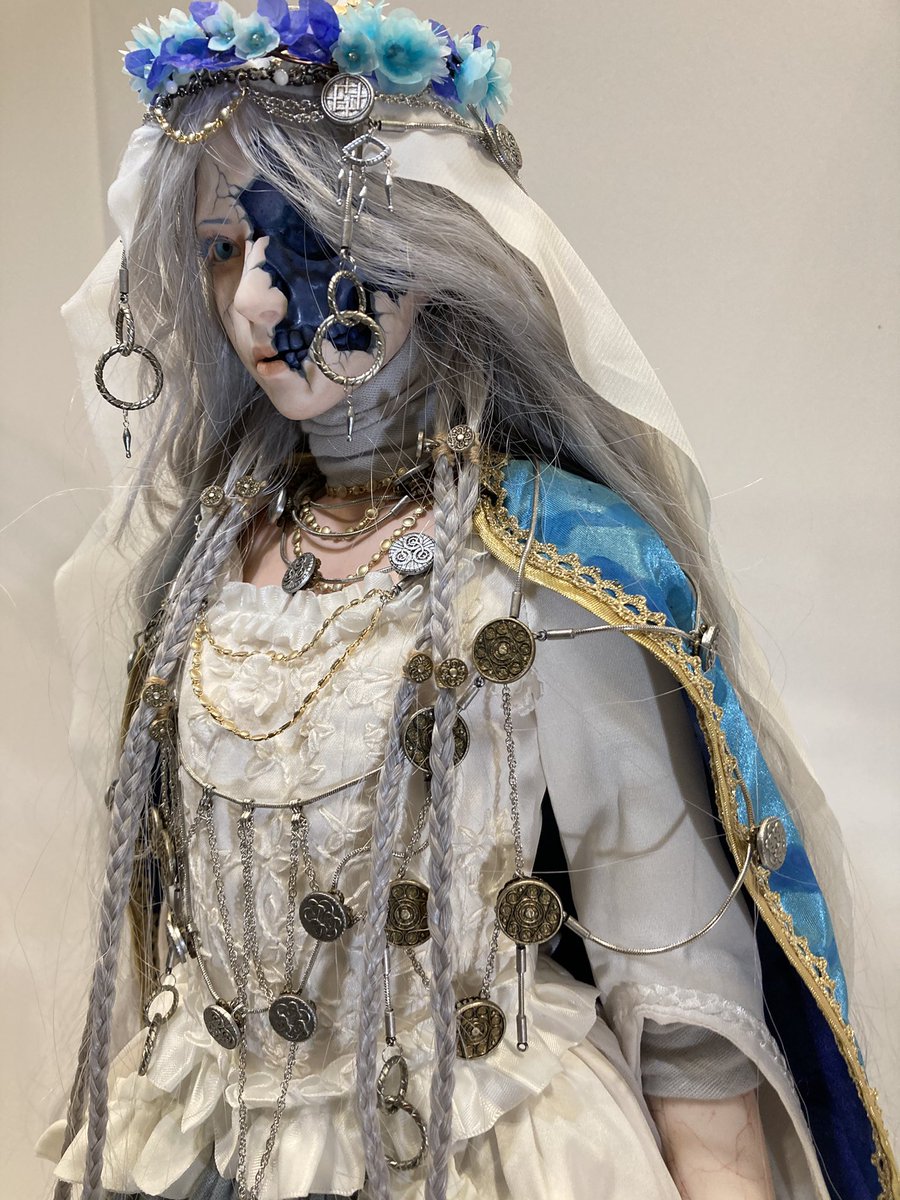 nngjm_nnnn's tweet photo. 吉沢光正氏@mitsumasamune の制作による復讐者のビスクドール
以前ワンフェスにて展示されていたもの
撮影こんな感じでした
スキルアーツ発動状態か通常復讐者
どちらになるのか分からないけど
これ写真でも伝わる美しさがあるんですが
現地で展示されてる実物のビスクドール見たらすごい感動しますよ https://t.co/0iMa4YGGzB