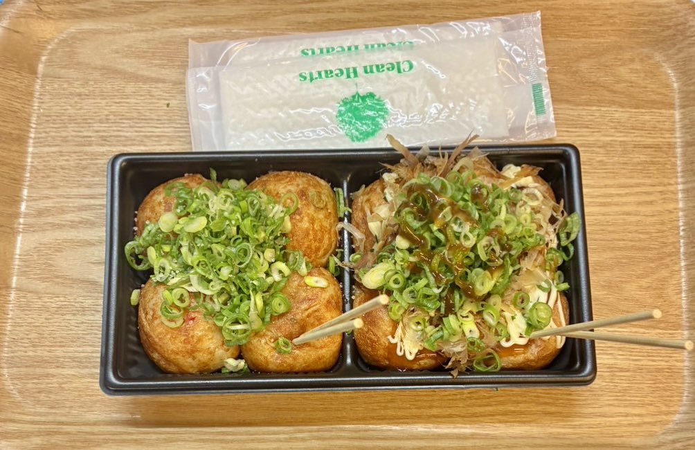 ganso_donaiya's tweet photo. 今日頑張った人へ。

たこ焼き置いておきます🐙 https://t.co/zXt0EXB01V