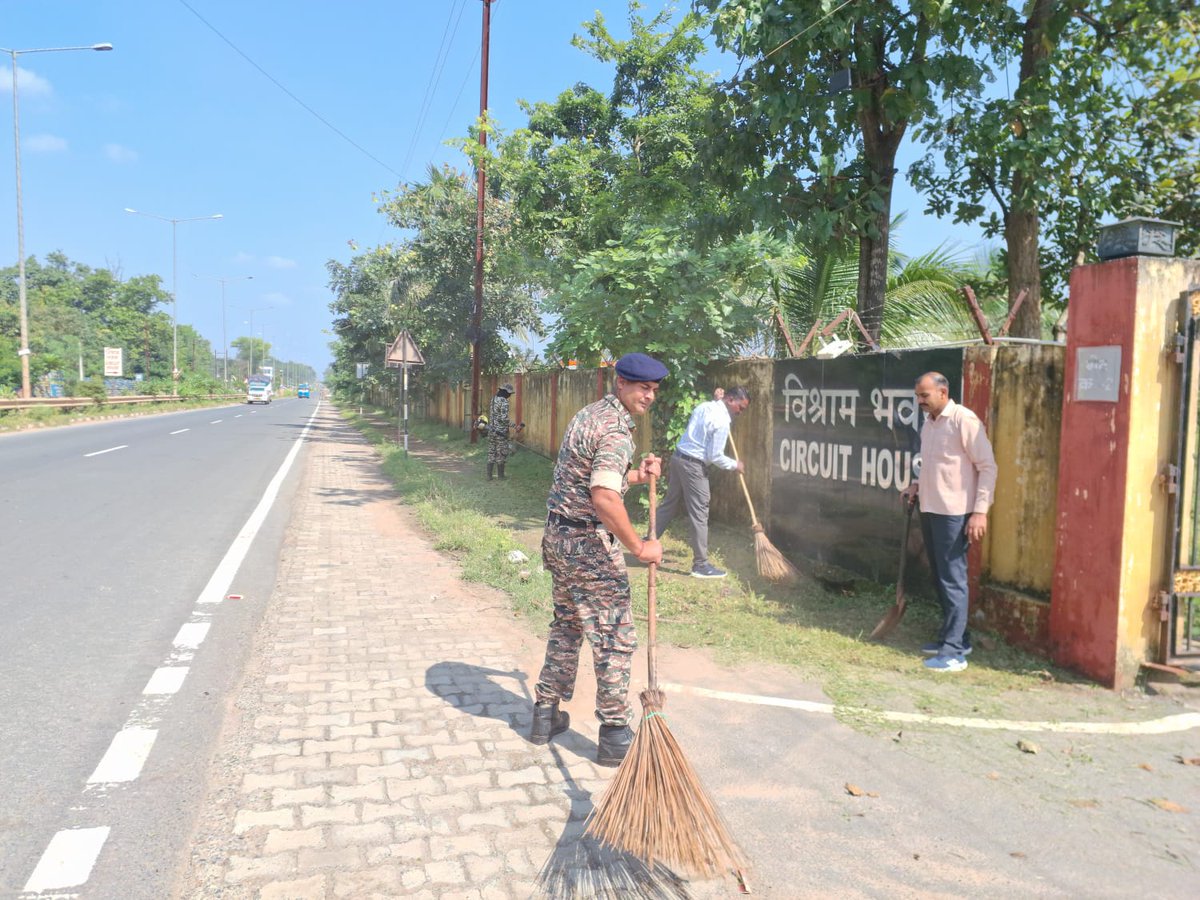 commandant188's tweet photo. On 28 September 2026, Swachhata Abhiyan was conducted at Circuit House, Kondagaon by personnel of 188 BN CRPF, promoting cleanliness, civic responsibility and a healthier environment. स्वच्छता से ही स्वस्थ एवं स्वच्छ भारत का निर्माण। @crpfindia @CTGSECTORCRPF @DigJagdalpur https://t.co/1u7TbaXVFW