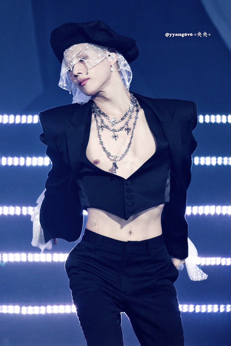 jimin1226's tweet photo. 태민이 스타일리스트분 칭찬을 아무리해도 모자랄 정도야 어디 계신가요 파리 같이 가시겠지? 맛있는 거 많이 드시고 오세요 https://t.co/rh9MpqTIOI