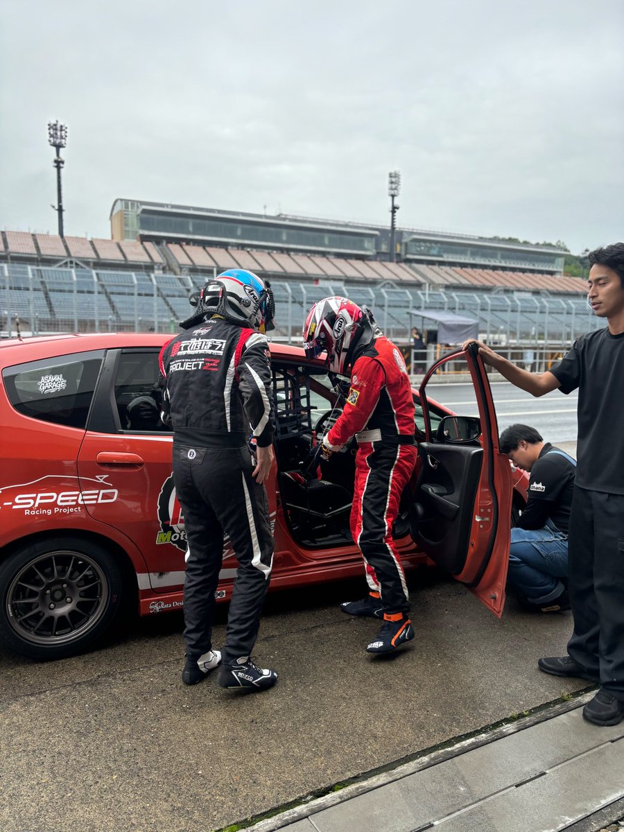 kamsp6745's tweet photo. 【参戦ドライバー募集中💡】
来年1月10日に富士スピードウェイで開催される「FUJI-1GP 4時間耐久」に参戦してくださるドライバーを募集中です🙆‍♂️

募集はあと《1名》‼️

K.A.MSP FITで一緒に戦ってくださる方、連絡お待ちしております😎
※ライセンス縛り無し

詳細はDMにて📩 https://t.co/eZTjWhbizd