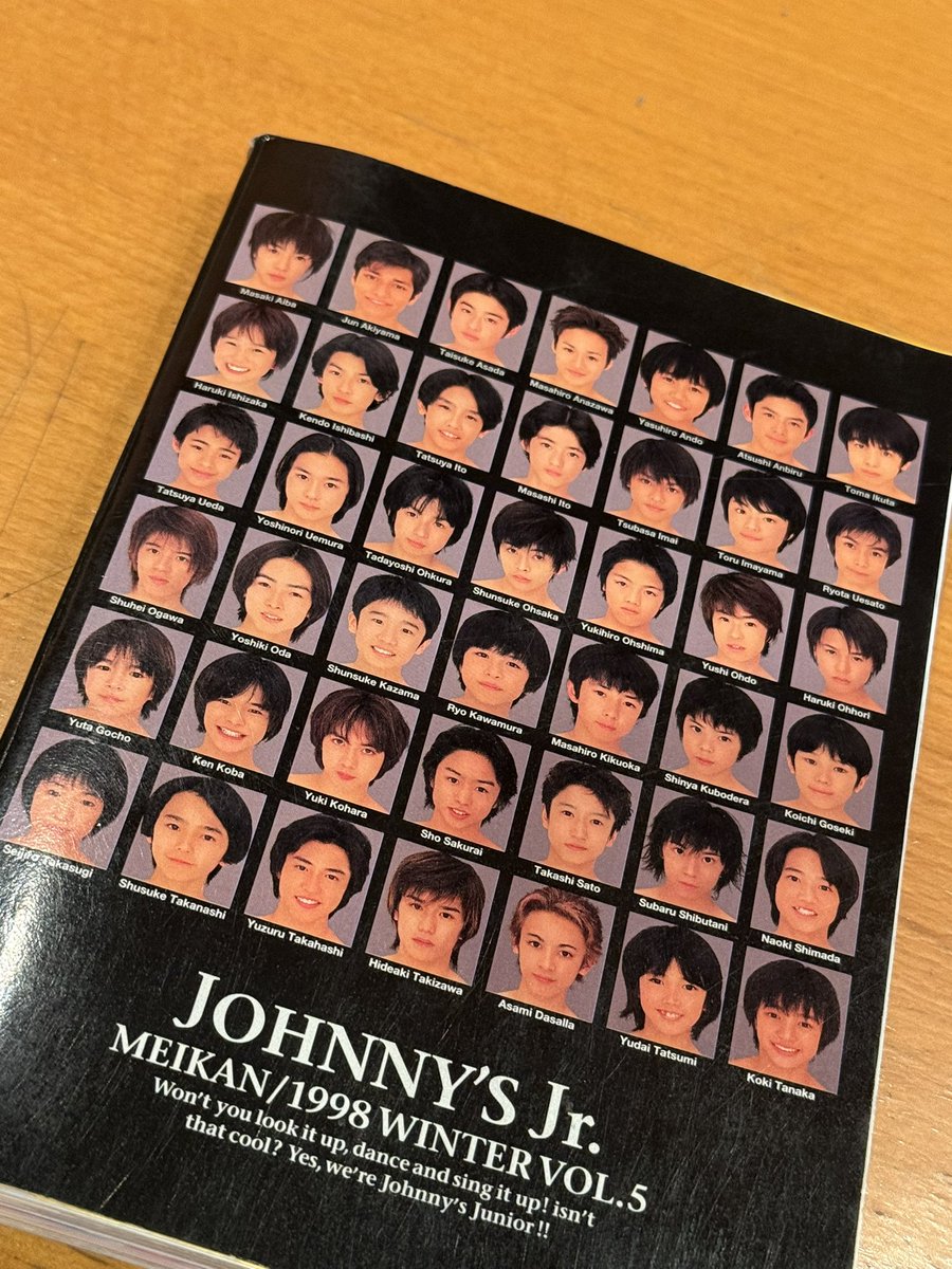 hapimoguco3's tweet photo. 辰巳くんのおじいちゃんからもらった写真集
安田さんは面影あるけど、辰巳くんの成長は、少年から大きく変わってる。
#安田章大　#辰巳雄大 https://t.co/nVkn6dl8Jx