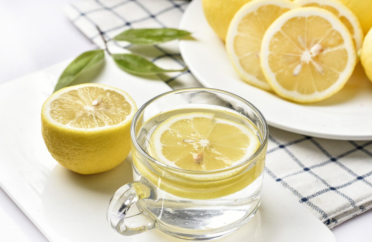 MonetRocklih's tweet photo. Para dormir mejor y cuidar tu salud, bebe un vaso de agua tibia con limón cada maana. https://t.co/lqlKBSo5Nj
