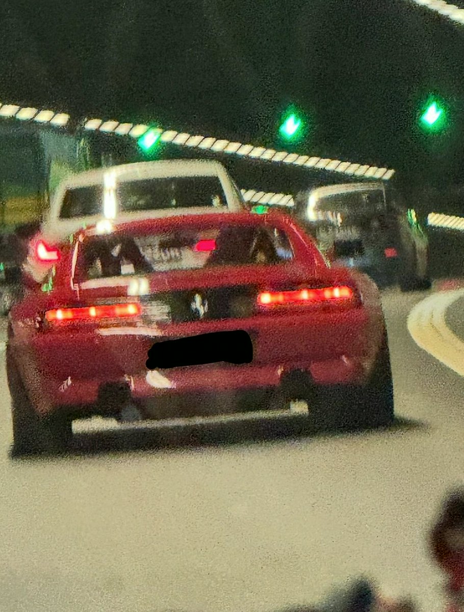 chevallier8q1's tweet photo. Last month i found a [Ferrari Testarossa] in Singapore
#Cars #Sunset https://t.co/kYGC35ffYI