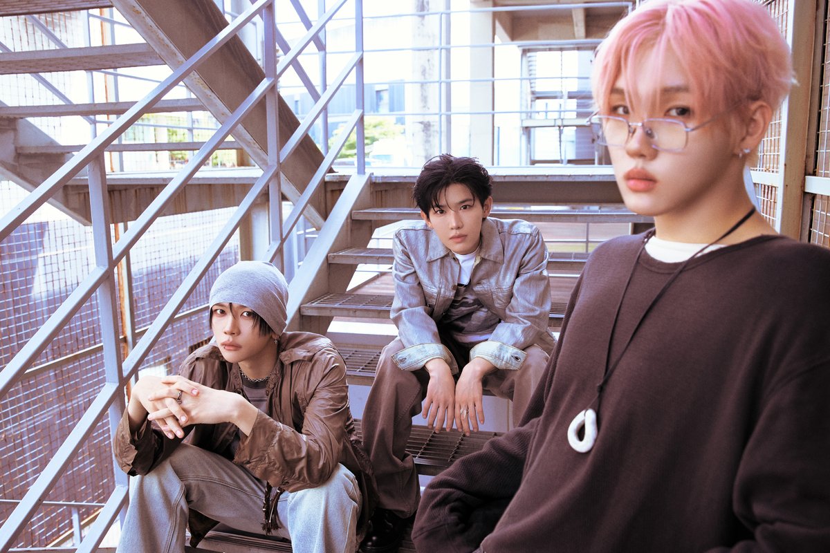 MODYSSEYWORLD's tweet photo. MODYSSEY The 1st EP
𝟸.𝙼𝚞𝚕𝚝𝚒𝚝𝚞𝚍𝚎: 𝙷𝚘𝚠 𝚆𝚎 𝙱𝚕𝚘𝚘𝚖

Concept Photo 1 : 𝙾𝙵𝙵 𝙲𝙾𝚄𝚁𝚂𝙴

➤ 2026.10.12 6PM (KST)

#MODYSSEY #모디세이
#Multitude #HowWeBloom https://t.co/TleE0VYq0O