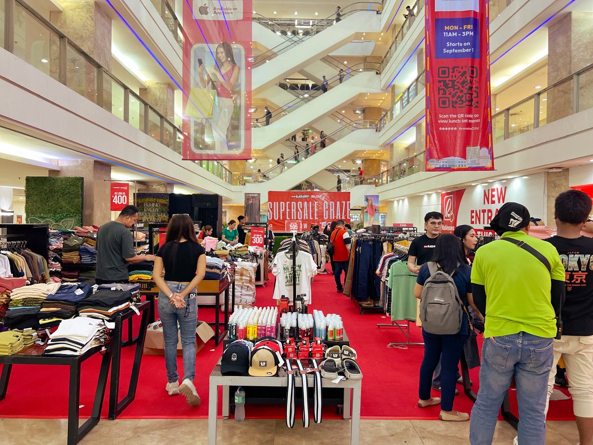 AranetaCity's tweet photo. 🔥 BUM BLACK ARMY SUPERSALE CRAZE! 🔥

Hot deals and up to 50% OFF on pants, shirts, jackets, and more are waiting for you at the 📍 Activity Area, Lower Ground Floor, Farmers Plaza. 🛍️✨

Time to shop, Araneta City-zens! Visit them until 🗓️ October 3. 

#AranetaCity https://t.co/xejaN21Ldb