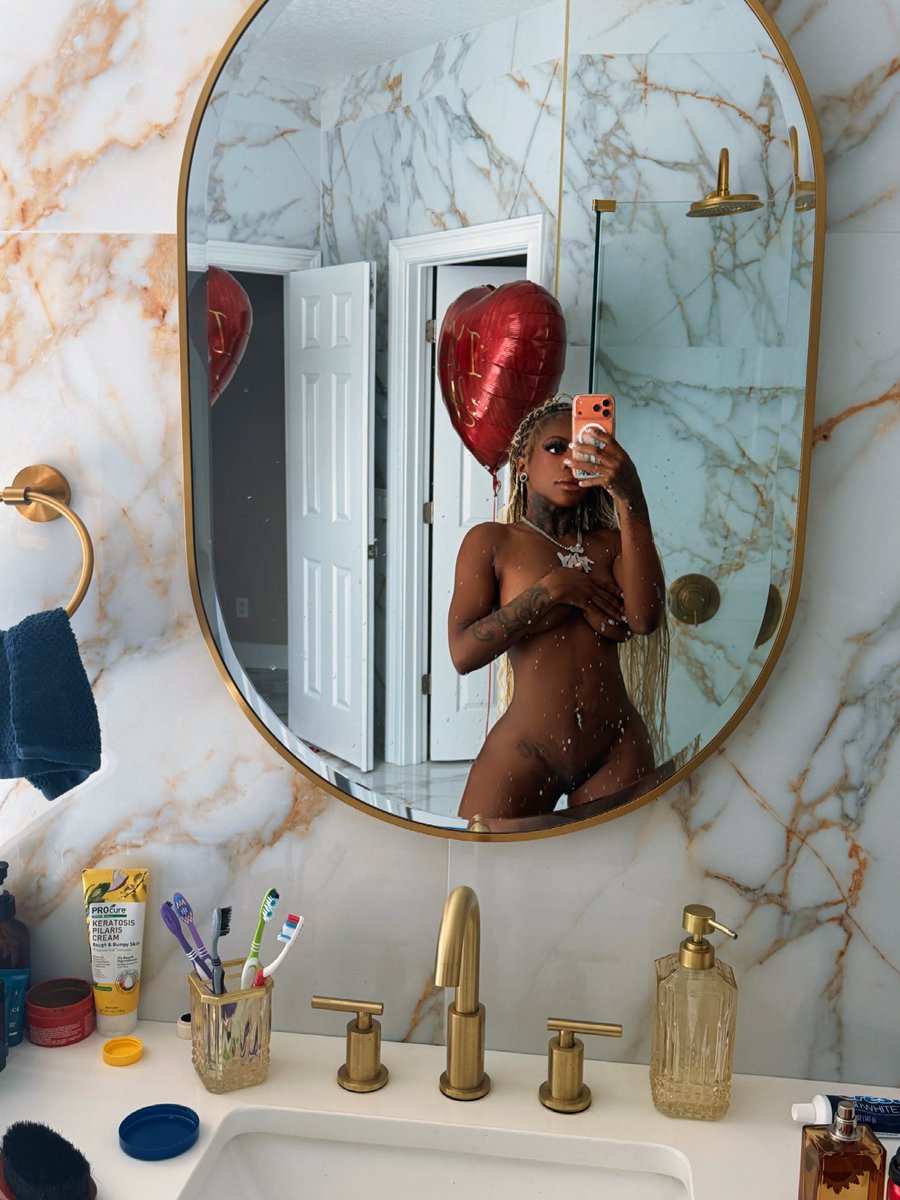toxicmfnteee's tweet photo. sexy young bitch, ian trippin 🫦 https://t.co/RuiDslLzBr