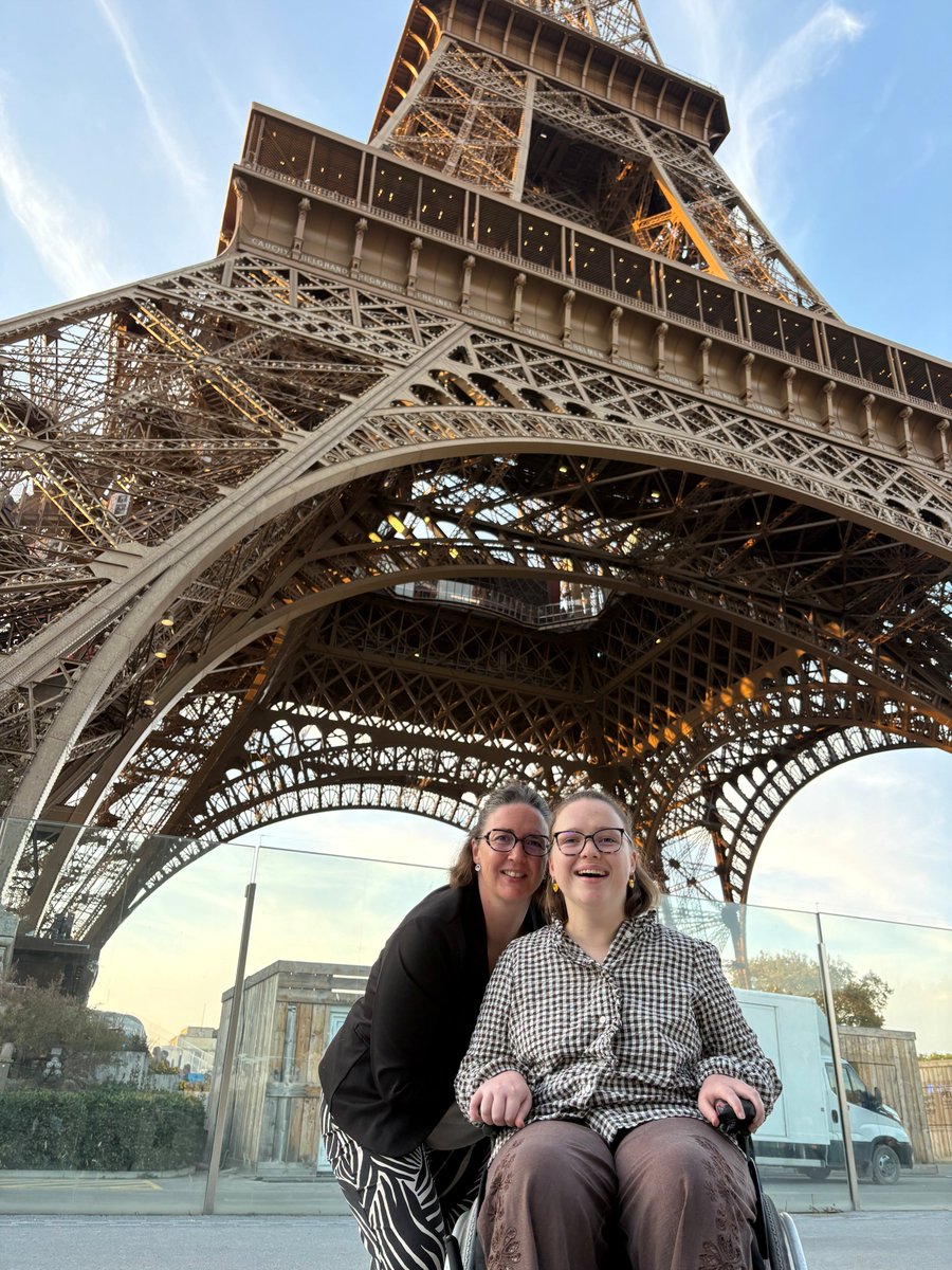 dnca's tweet photo. 🏃‍♂️ Paris-Versailles 2026 : 16,2 km de solidarité ! 🌹

Plus de 70 coureurs aux côtés de Marie pour une aventure humaine forte, avec @lepointrose et @ELAOfficielle. ❤️

#DNCA #ParisVersailles #Solidarité https://t.co/jqA4kzHsM9