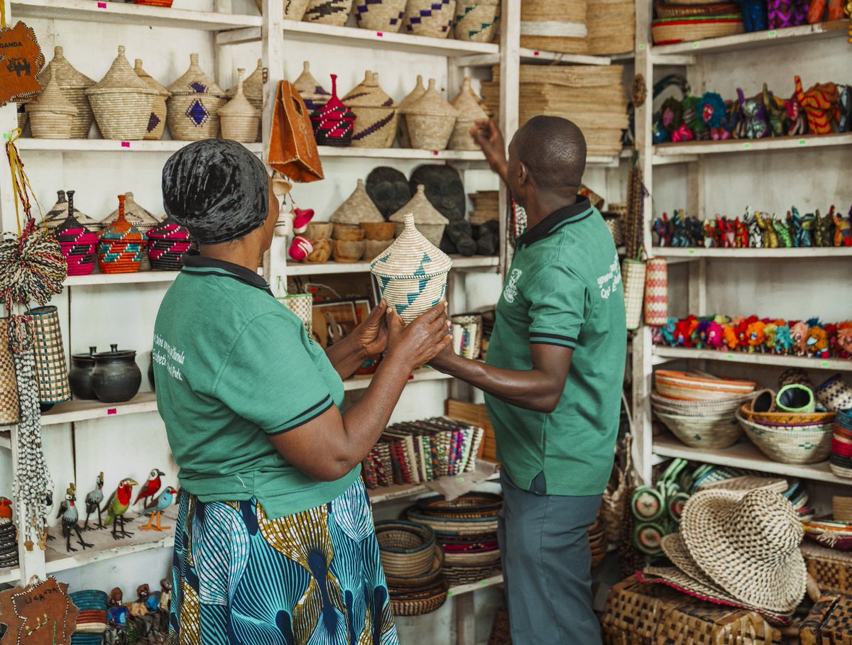 tusangaireapp's tweet photo. Step beyond admiring the craft. 

Meet the women behind the work, discover traditional skills and become part of the stories woven into every handmade piece.

Experience Katara Women’s Group with #Tusangaire. 

#Tusangaire #CulturalExperiences #DiscoverKasese #DiscoverUganda https://t.co/DXo89wZH7B
