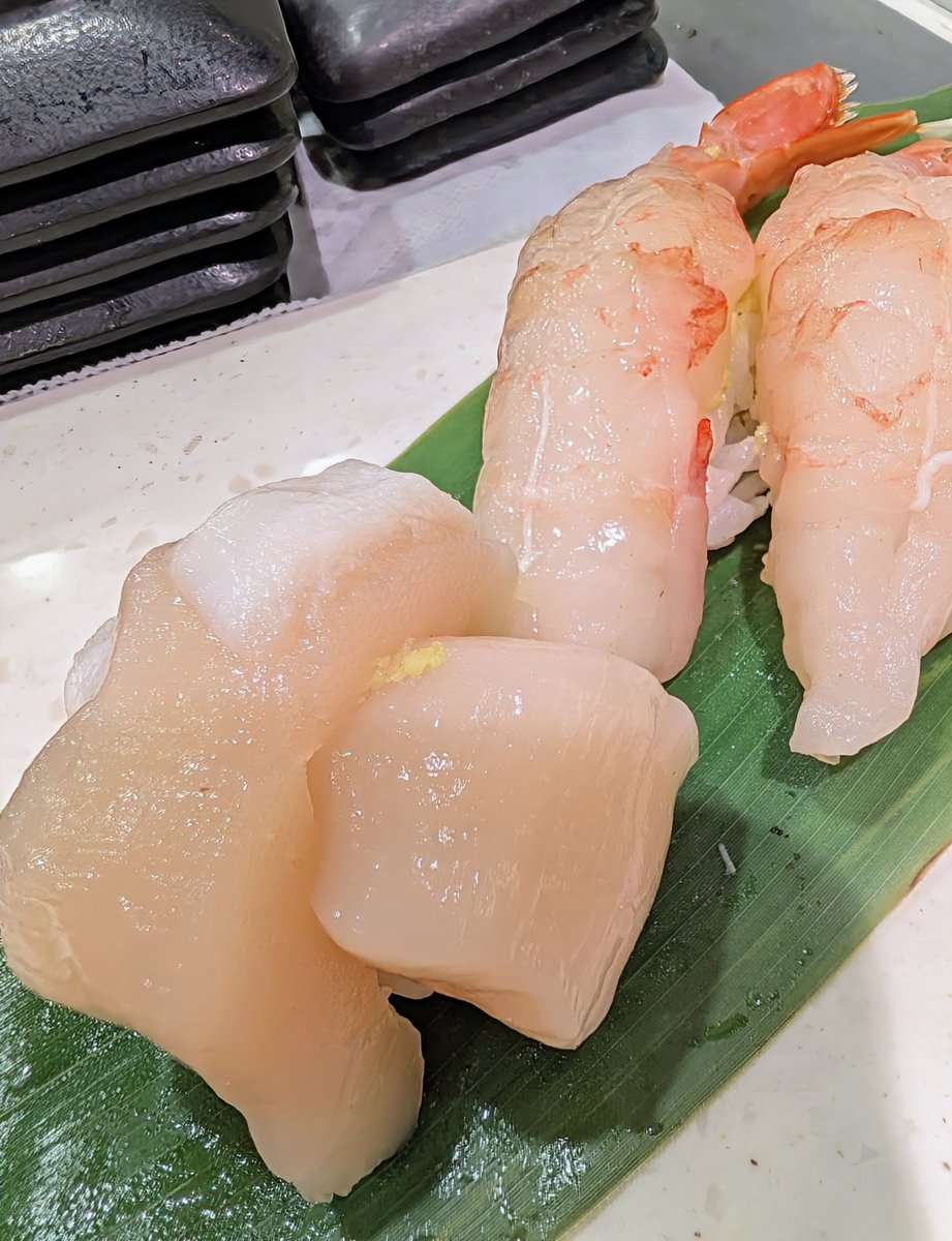 hon090hon's tweet photo. 蒲田で立食い寿司
ホタテが大きくて美味かった🍣 https://t.co/JOC9wwSVUM