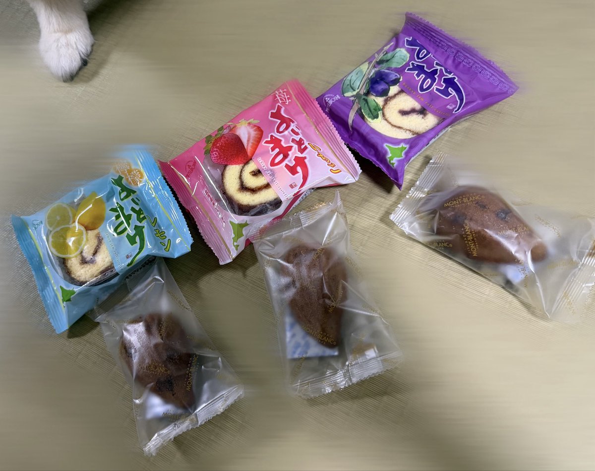 KinugawaRika's tweet photo. 昨日のクイズで勝ち取った3フィナンシェと
よいとまけ♪

食後のデザートにいただきます😋

#ウマ娘
#ぱかライブTV https://t.co/Yn0TMedaSY