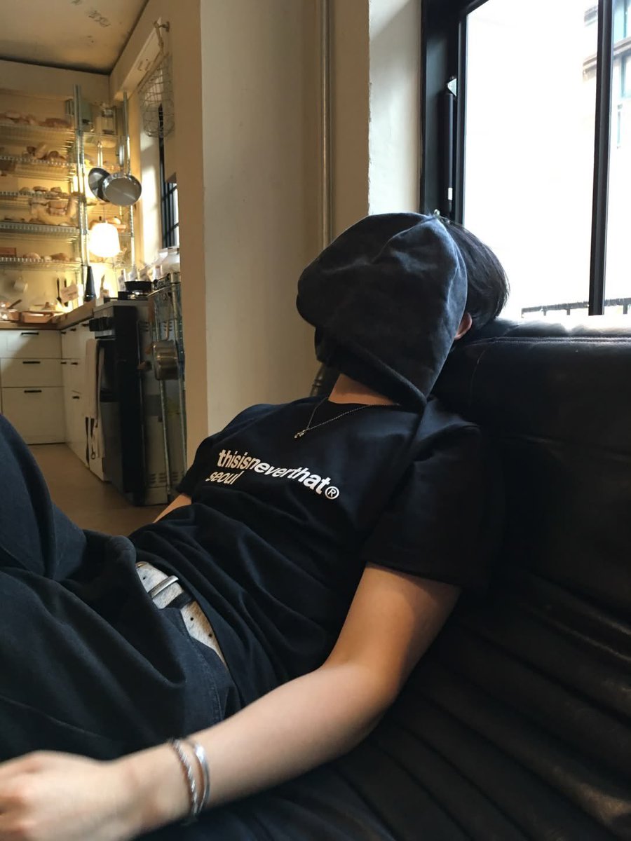 porcelaintic's tweet photo. 📍.            Home. 
    𝐒哦𝐎ֺ𝐔ִ𝐋 — ‘Sick af, i have the biggest headache ever.’ https://t.co/g1mWlNs0pR