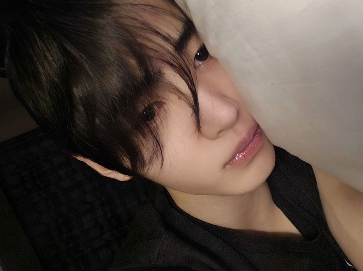 porcelaintic's tweet photo. 📍.            Home. 
    𝐒哦𝐎ֺ𝐔ִ𝐋 — ‘Sick af, i have the biggest headache ever.’ https://t.co/g1mWlNs0pR