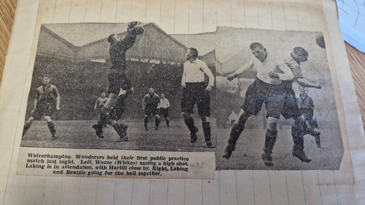 WolvesArchives's tweet photo. George Laking (1913-1997)
George joined @Wolves in 1934. On his 1935 debut, newspapers described his performance as "auspicious", with one reporting he had come "through with flying colours". These photos show him in action (DW-209/1/1).
#Wolves150 #HiddenHeroes https://t.co/xaZHzxGFby