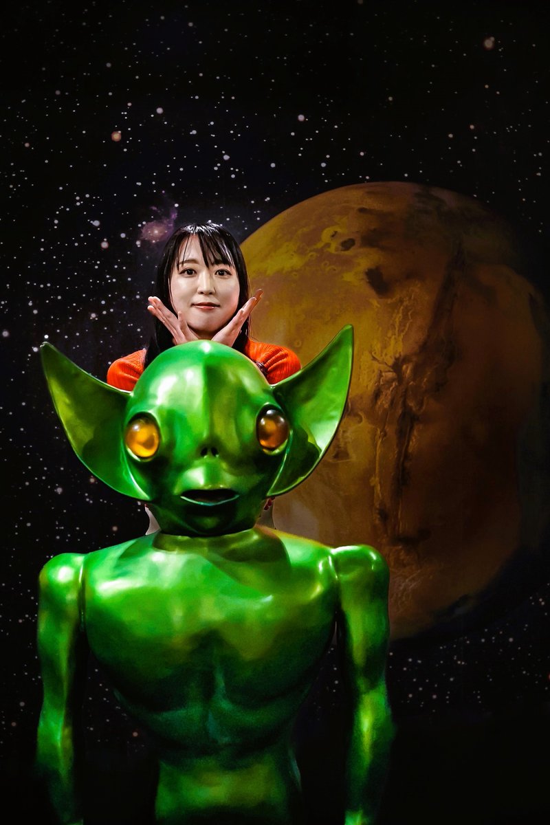 yagi5da's tweet photo. スペース日和 ③
　宇宙の愉快な仲間たち
＃UFOふれあい館
@anchan_shooting 
＃ポートレート https://t.co/kRvqeoe5zq