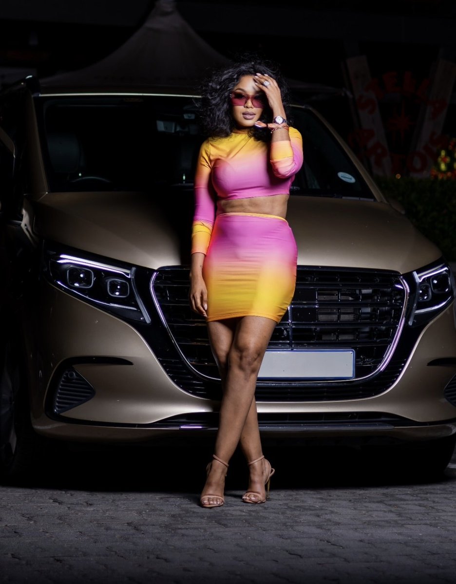 FikileVezi's tweet photo. Happy new week Fam 💖 @Leratokganyago @desireelanka @WilliamSkhosan9 @HendriccahM @chaba_charles 
Monday Edition 📻 is officially unlocked 🔓🔥 
#TML https://t.co/k8fcsqPVdA