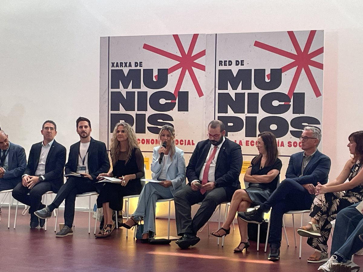 matarocat's tweet photo. 🏛️ Mataró acull avui la presentació oficial de la Xarxa Estatal de Municipis per l’Economia Social, un nou espai de cooperació entre ajuntaments per impulsar l’#EconomiaSocial des de les polítiques públiques locals.

👉 Amb Yolanda Díaz, David Bote, Amparo Merino i Sergi Morales. https://t.co/9F06HkrK03