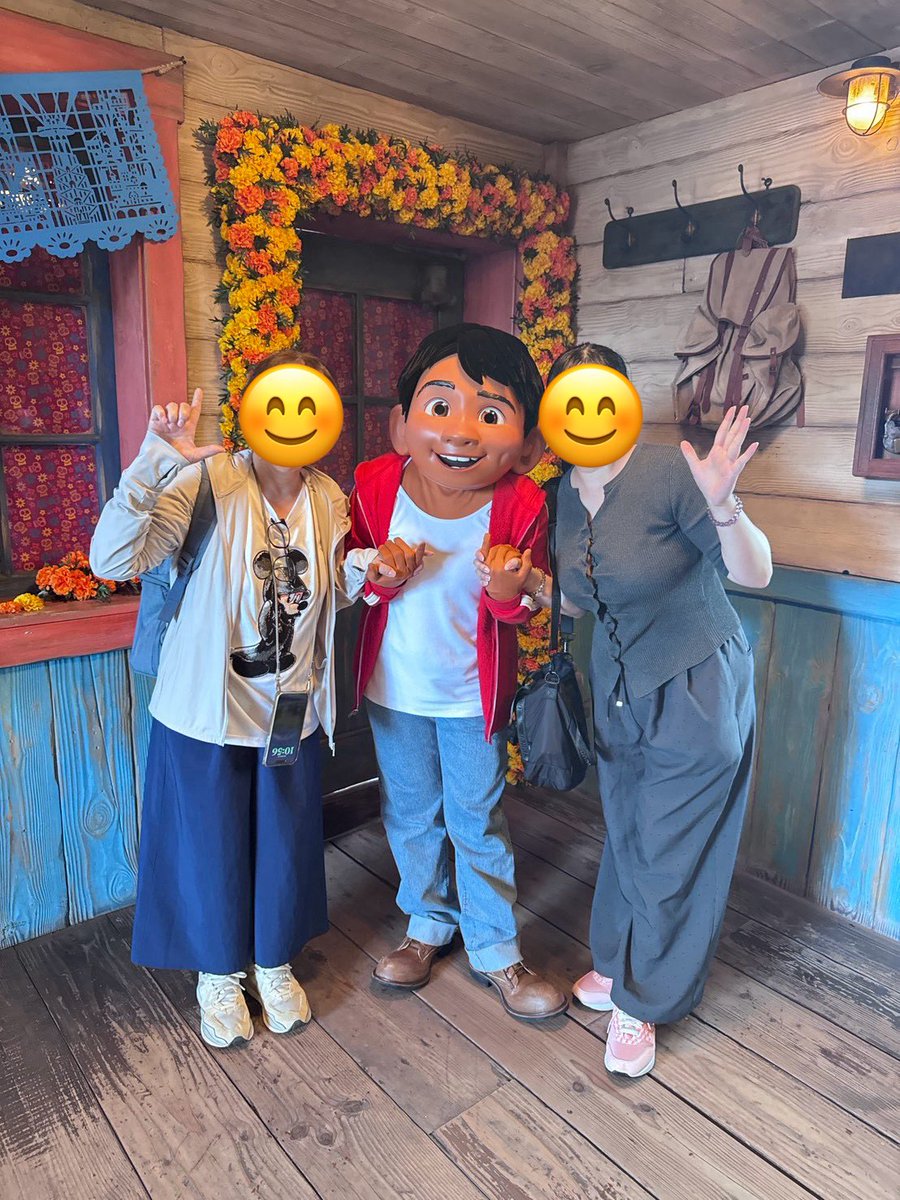 atchandisny's tweet photo. 念願のミゲルとの対面✨
嬉しすぎて大興奮🥰
早起きした甲斐があったよ！ https://t.co/USIwhCWJXR