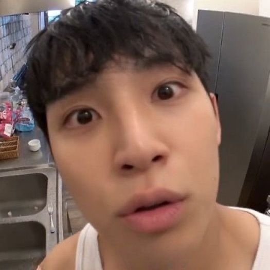ming_oo00's tweet photo. 이거첨에활동할때프필이엿능데 ㅠ 개 처 귀엽너ㅠ https://t.co/MnYh9XJutJ