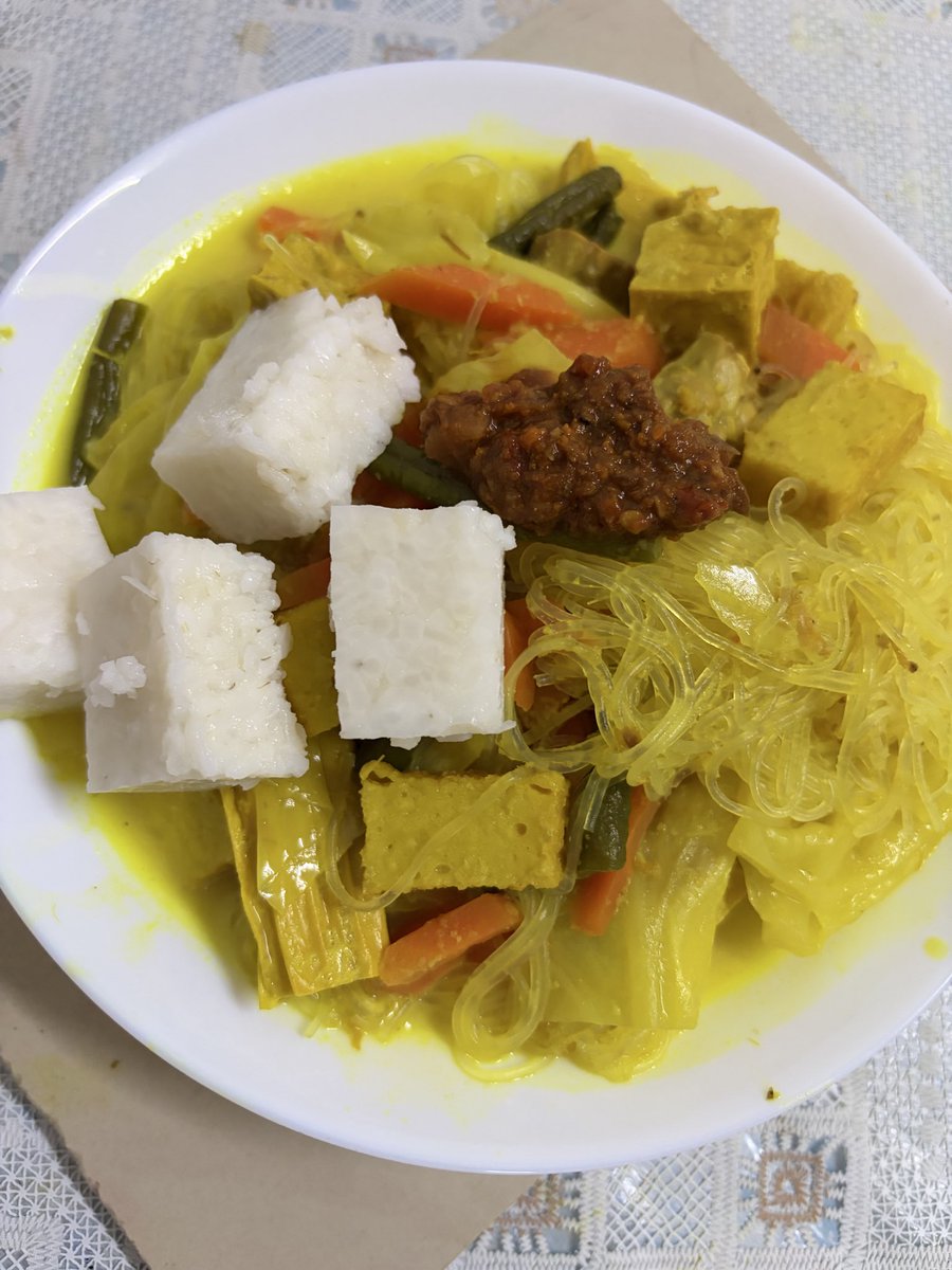 TravelFoodGames's tweet photo. Dinner is a local favourite call Lontong 😋 https://t.co/Eqok13hNGp