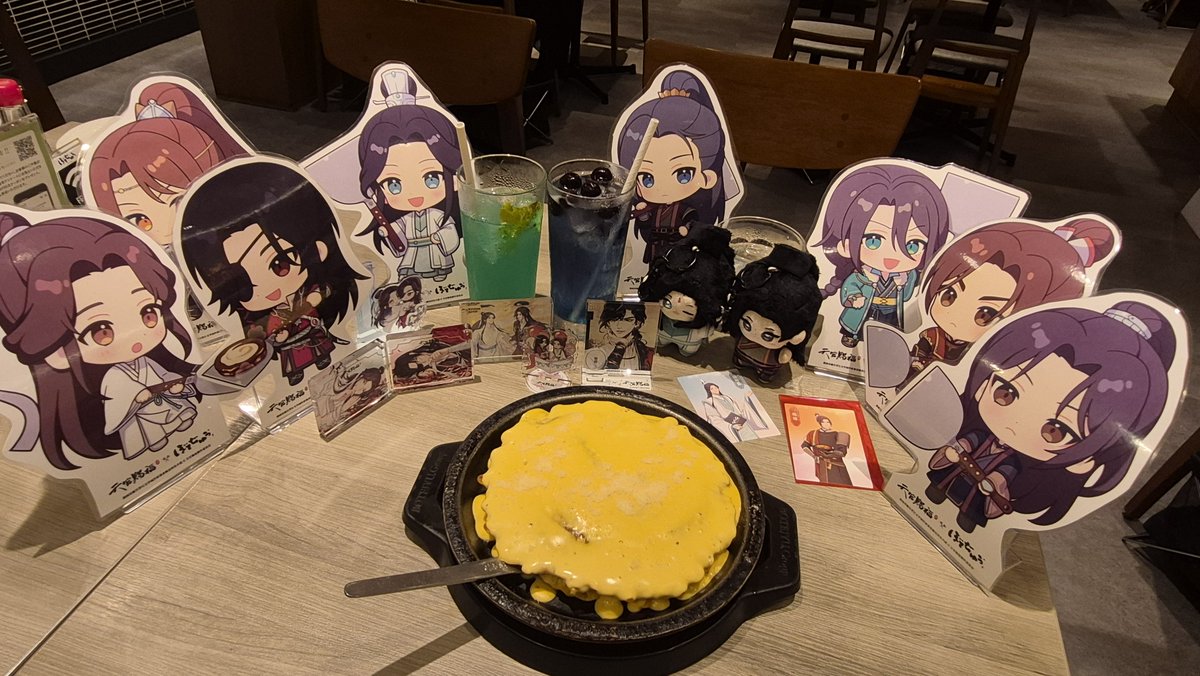 an_na_leeeee's tweet photo. @KvkZSVoqwIFFnVy @peruppipu でその後池袋アニメイトで新商品買いに行って特典もらって、ついでにカフェ行くかって思ったら10/1こそ始まるのを気づいて、信徒活で始まる一日は信徒活で終わるっていう意気込みでぽてぢゅう行ってた

胃袋の余裕はもう一点頼めるけど
財布がしんどいから今月マジで、うん、
でやめて帰る https://t.co/V7w8OywVH5