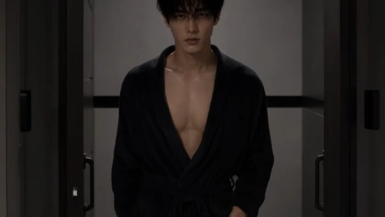 badkami1's tweet photo. 순진한 애한테 너무 과하게 섹시한 모습을 보이면 안되요
샤워 직후에 가운하나 걸치고 섹시하게 등장하셔서
그런 대사를 치시니깐 입만 살았지 이런거에 면역없는 동주가
당황해서 얼빵한 대사를 치잖아요!!
#나쁜친구 #aibl #badfriend https://t.co/PT3xq60uAj
